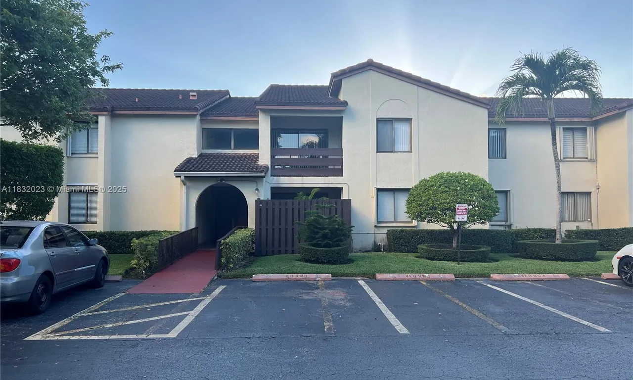 8911 SW 123rd Ct # 212, Miami FL 33186