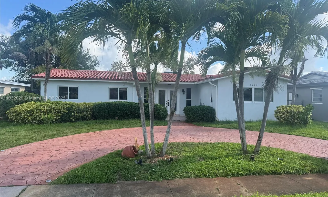 5207 Hayes St, Hollywood FL 33021
