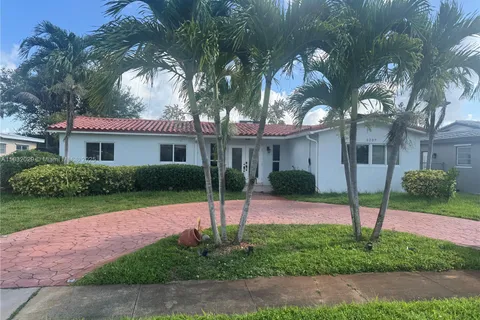 5207 Hayes St, Hollywood FL 33021