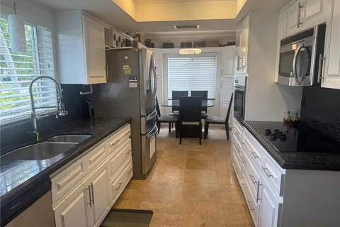 5207 Hayes St, Hollywood FL 33021