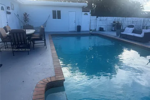 5207 Hayes St, Hollywood FL 33021