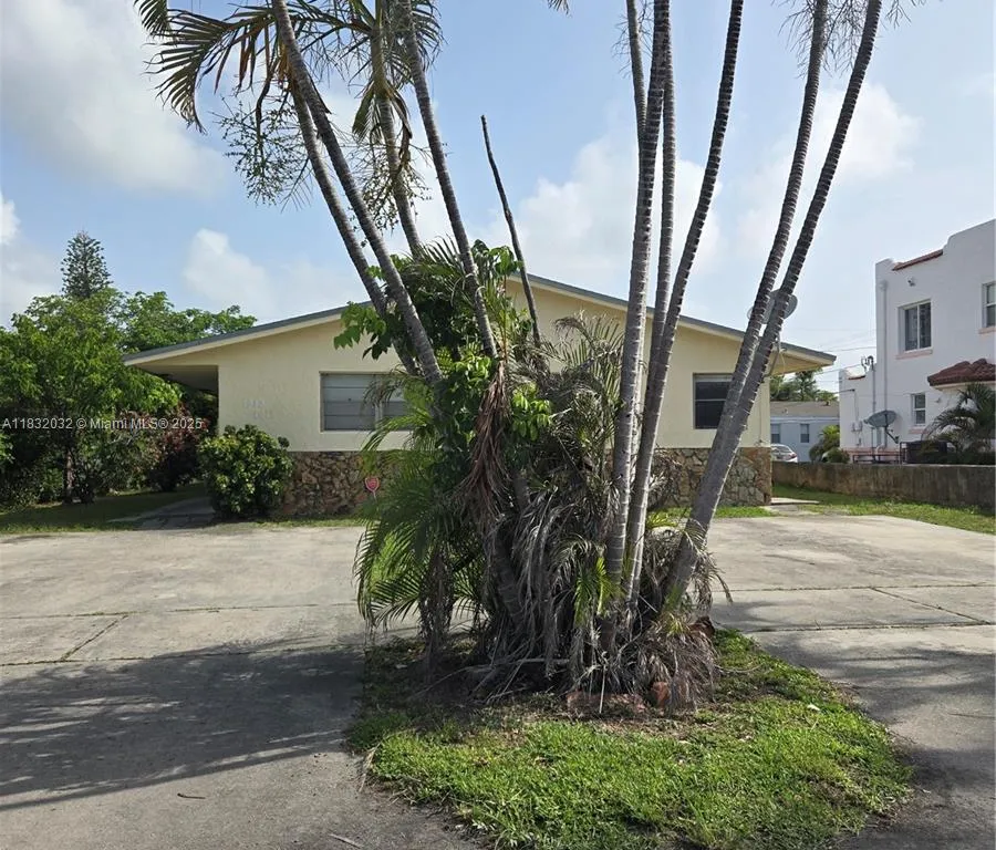1913 Grant St # 1913, Hollywood FL 33020