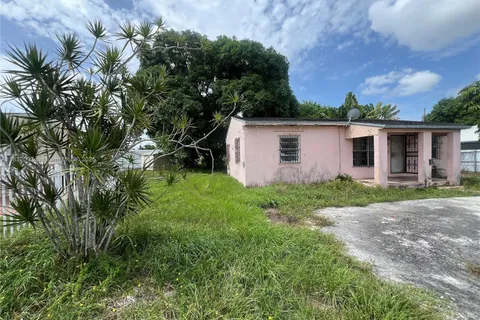 2932 NW 159th St, Miami Gardens FL 33054