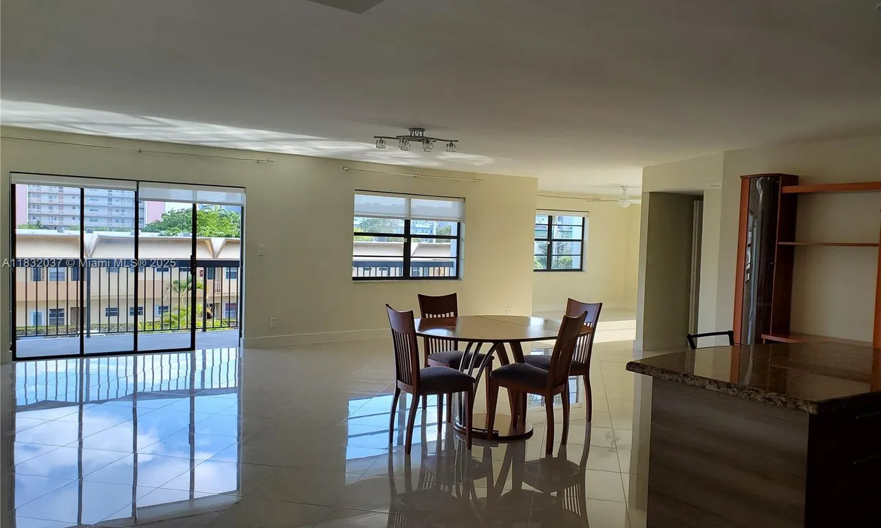 1301 NE 7th St # 318, Hallandale Beach FL 33009
