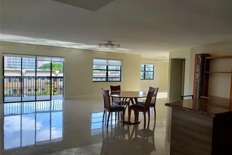 1301 NE 7th St # 318, Hallandale Beach FL 33009