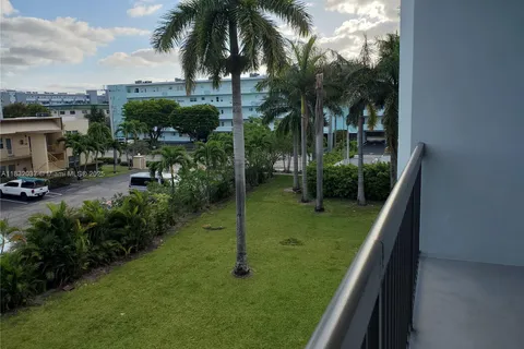 1301 NE 7th St # 318, Hallandale Beach FL 33009