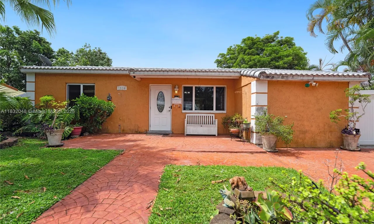 1328 Mango Isle, Fort Lauderdale FL 33315
