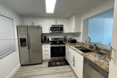 311 SE 3rd St # 206, Dania Beach FL 33004