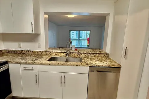 311 SE 3rd St # 206, Dania Beach FL 33004