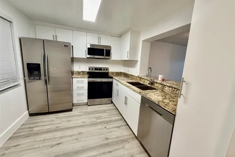 311 SE 3rd St # 206, Dania Beach FL 33004
