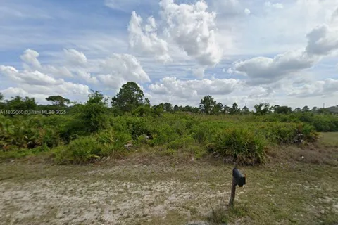 2703 40th St W, Lehigh Acres FL 33971