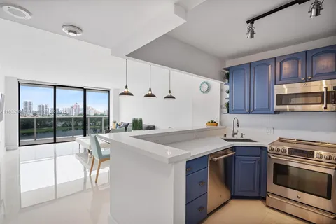 3675 N Country Club Dr # 1705, Aventura FL 33180
