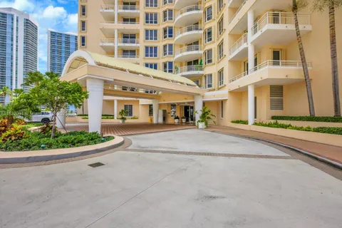 888 Brickell Key Dr # 607, Miami FL 33131