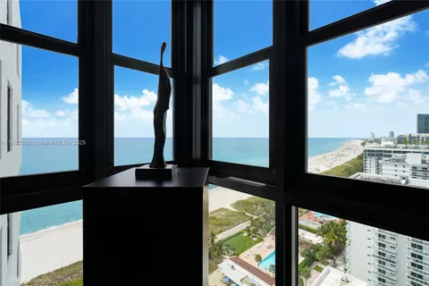 2555 Collins Ave, Miami Beach FL 33140