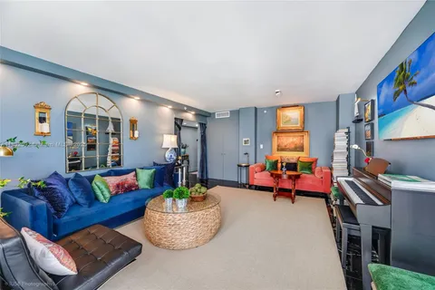 2555 Collins Ave, Miami Beach FL 33140