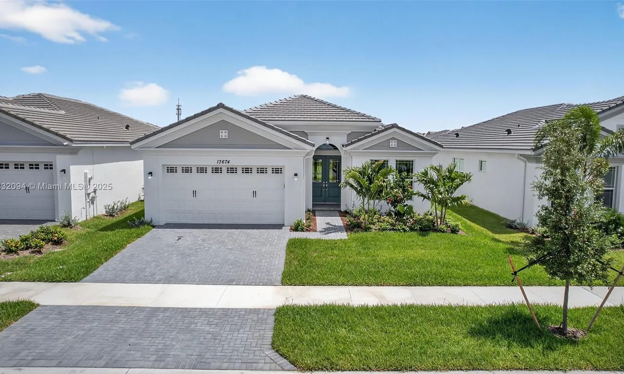 13674 Spruce Pine Dr, Westlake FL 33470