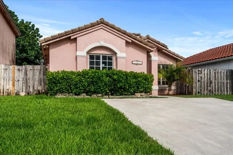 21462 SW 88th Pl, Cutler Bay FL 33189