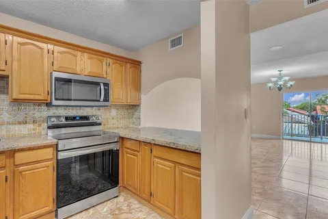 2780 W 76th St # 203, Hialeah FL 33016