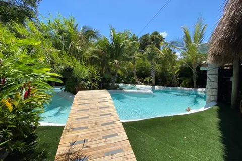 274 NW 32nd St # 1, Miami FL 33127