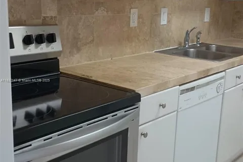 3731 N Country Club Dr # 321, Aventura FL 33180