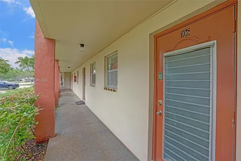 2850 W Sunrise Lakes Dr # 106, Sunrise FL 33322