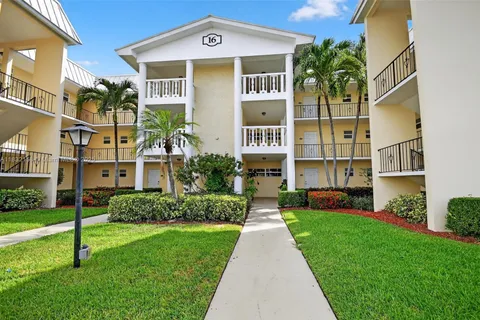 16 Colonial Club Dr # 205, Boynton Beach FL 33435