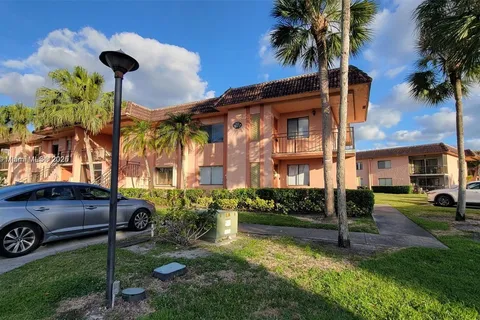 223 Lakeview Dr # 204, Weston FL 33326