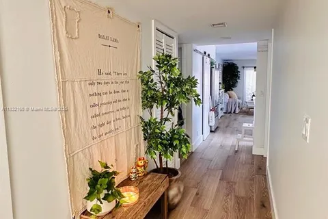 223 Lakeview Dr # 204, Weston FL 33326