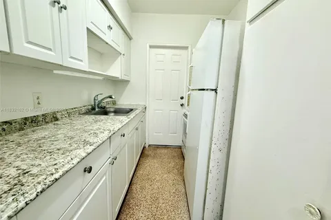 780 81st St # 4, Miami Beach FL 33141