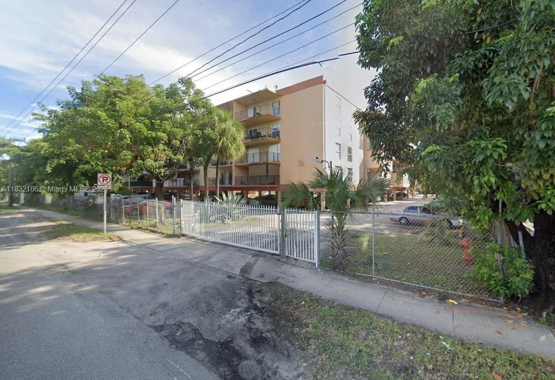 1910 W 56th St # 3321, Hialeah FL 33012