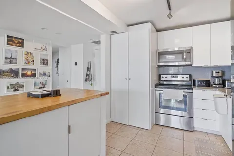 1901 Brickell Ave # B1706, Miami FL 33129