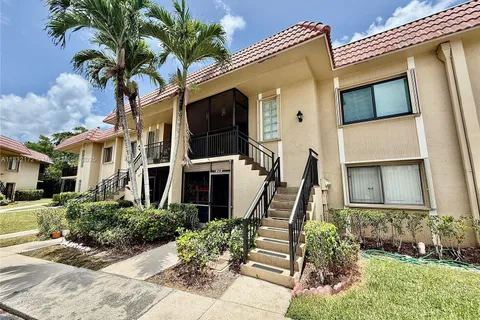 318 Lakeview Dr # 203, Weston FL 33326