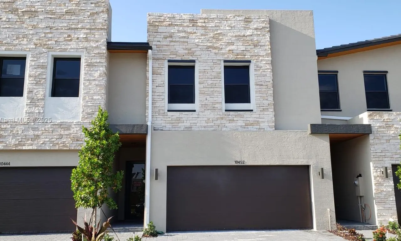 10452 NW 80th Ter, Doral FL 33178