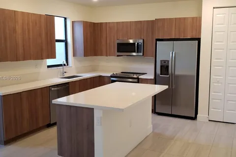 10452 NW 80th Ter, Doral FL 33178