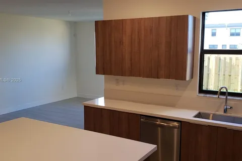 10452 NW 80th Ter, Doral FL 33178
