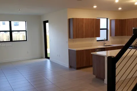 10452 NW 80th Ter, Doral FL 33178