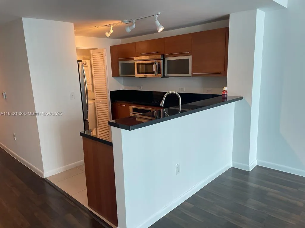253 NE 2nd St # 2806, Miami FL 33132