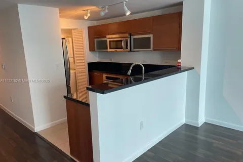 253 NE 2nd St # 2806, Miami FL 33132