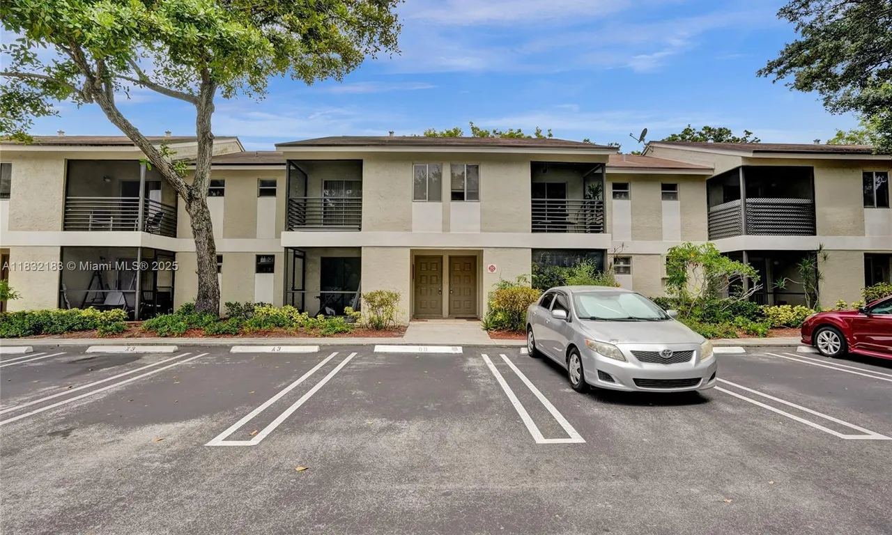 303 Gardens Dr # 203, Pompano Beach FL 33069