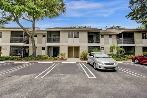 303 Gardens Dr # 203, Pompano Beach FL 33069