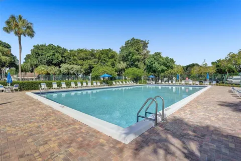 303 Gardens Dr # 203, Pompano Beach FL 33069