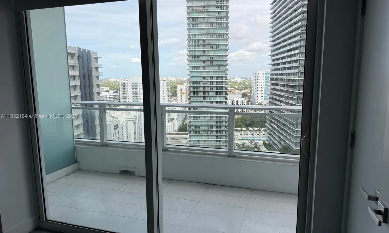 1080 Brickell Ave # 2205, Miami FL 33131