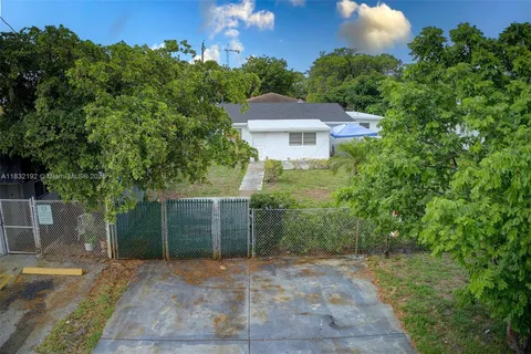 25 SW 14th St # 0, Dania Beach FL 33004