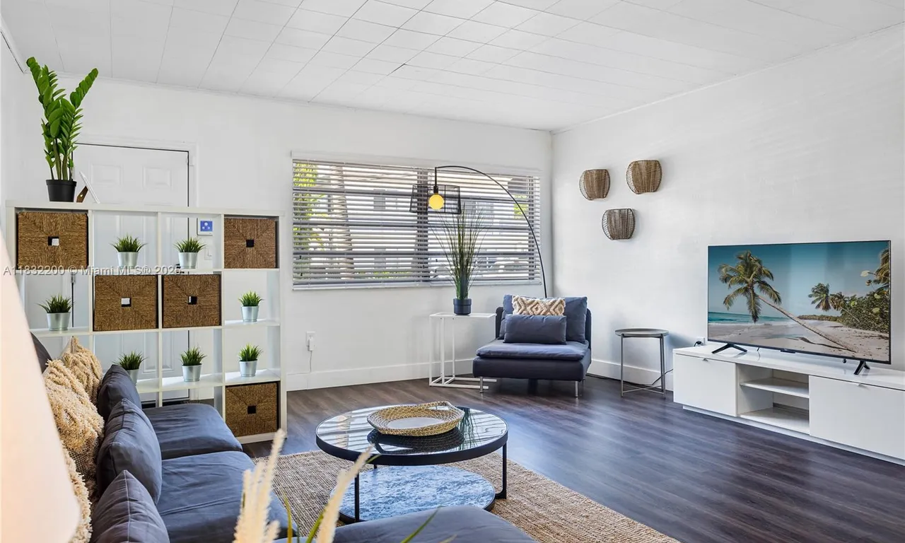 1150 8th St # 3, Miami Beach FL 33139