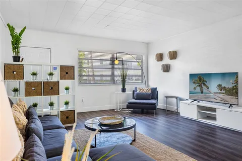 1150 8th St # 3, Miami Beach FL 33139