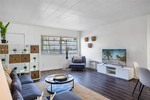 1150 8th St # 3, Miami Beach FL 33139