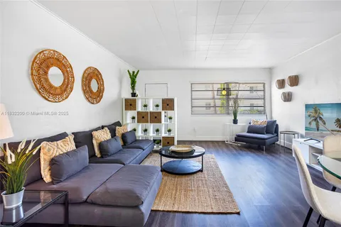 1150 8th St # 3, Miami Beach FL 33139