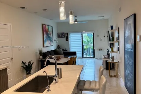4670 NW 84th Ave # 33, Doral FL 33166