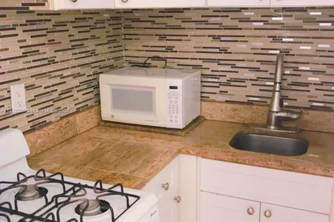 894 80th St # 1, Miami Beach FL 33141