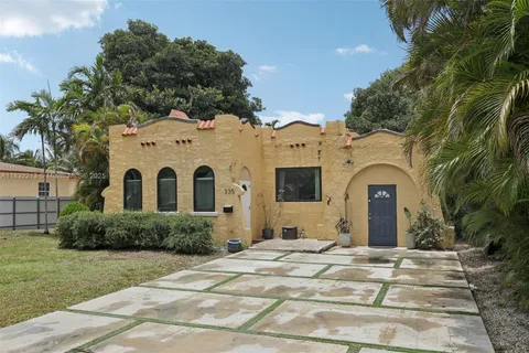 335 NE 127th St, North Miami FL 33161